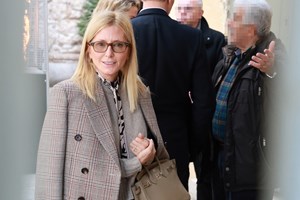 Marie Chantal | Βόλτα στο Σύνταγμα παρέα με τον πιο πιστό της φίλο - εικόνα 5