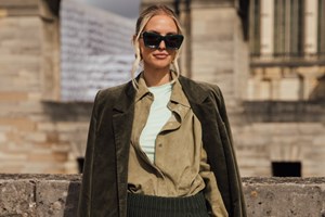 Πώς θα φορέσεις με στιλ ένα suede jacket φέτος το φθινόπωρο - εικόνα 1