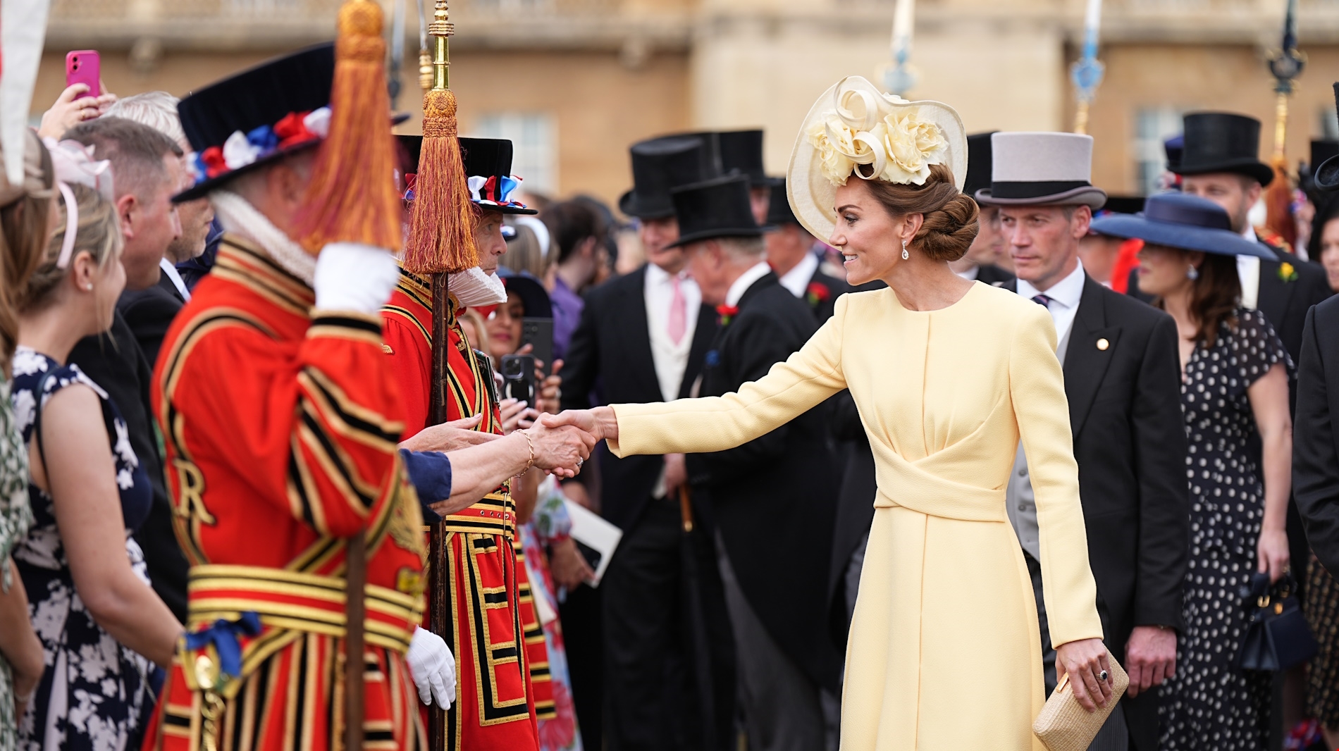 "Δείχνεις σαν να βγήκες από κατάστημα με second hand ρούχα": Η μέρα που ο William σχολίασε το ντύσιμο της Kate Middleton - εικόνα 4