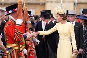 "Δείχνεις σαν να βγήκες από κατάστημα με second hand ρούχα": Η μέρα που ο William σχολίασε το ντύσιμο της Kate Middleton - εικόνα 4