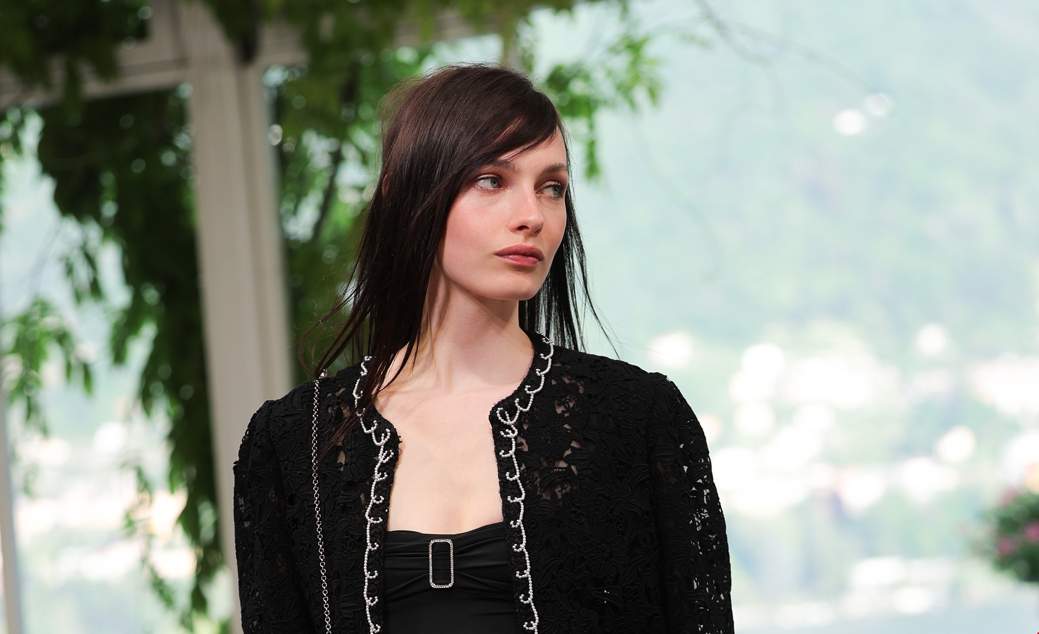 5 υγρά ρουζ που θα αναβαθμίσουν για τα καλά το καλοκαιρινό σου μακιγιάζ - εικόνα 2