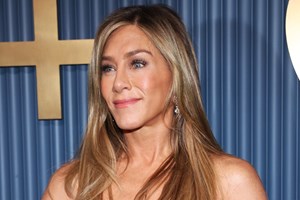 Jennifer Aniston | Για κακούργημα κατηγορείται ο άνδρας που έριξε το αυτοκίνητό του στην πύλη του σπιτιού της στο Bel-Air - εικόνα 1