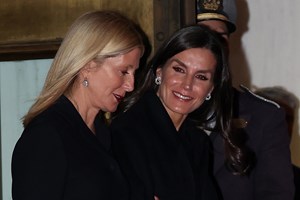 Nina Flohr & Φίλιππος Ντε Γκρες | Κοινές διακοπές στις Σπέτσες με τον Παύλο και τη Marie Chantal; - εικόνα 1