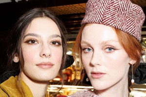 Rainy Days | Τα χτενίσματα που αντέχουν (και δείχνουν τέλεια) τις μέρες με βροχή και υγρασία - εικόνα 1