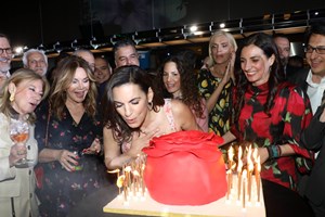 Η Όλγα Κεφαλογιάννη στο πάρτι γενεθλίων της με τις δύο της αδερφές, Δανάη και Χριστίνα | Η σπάνια κοινή εμφάνιση - εικόνα 2