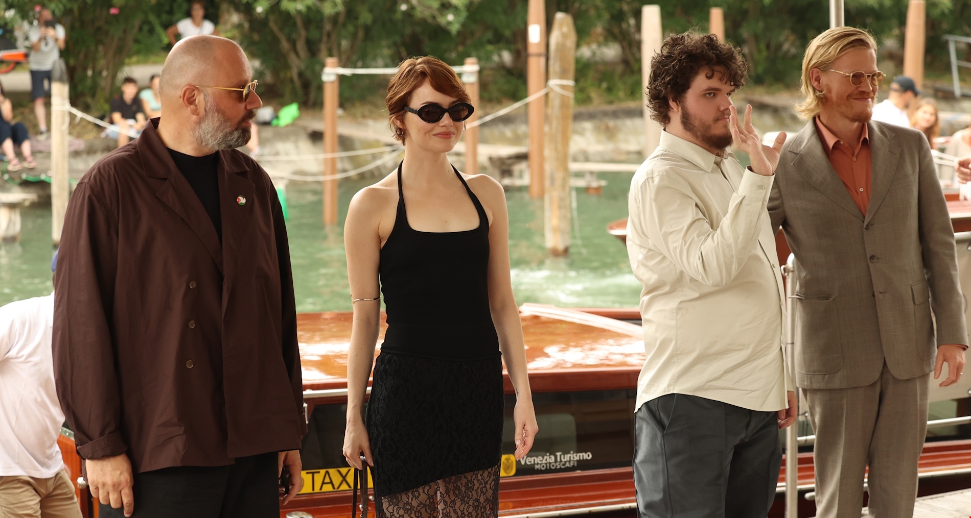 Bugonia | Κυκλοφόρησε το επίσημο τρέιλερ της νέας ταινίας του Γιώργου Λάνθιμου με την Emma Stone - εικόνα 1