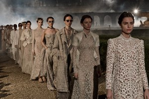 Η Maria Grazia Chiuri αποχωρεί από τον οίκο Dior μετά από εννέα χρόνια - εικόνα 1