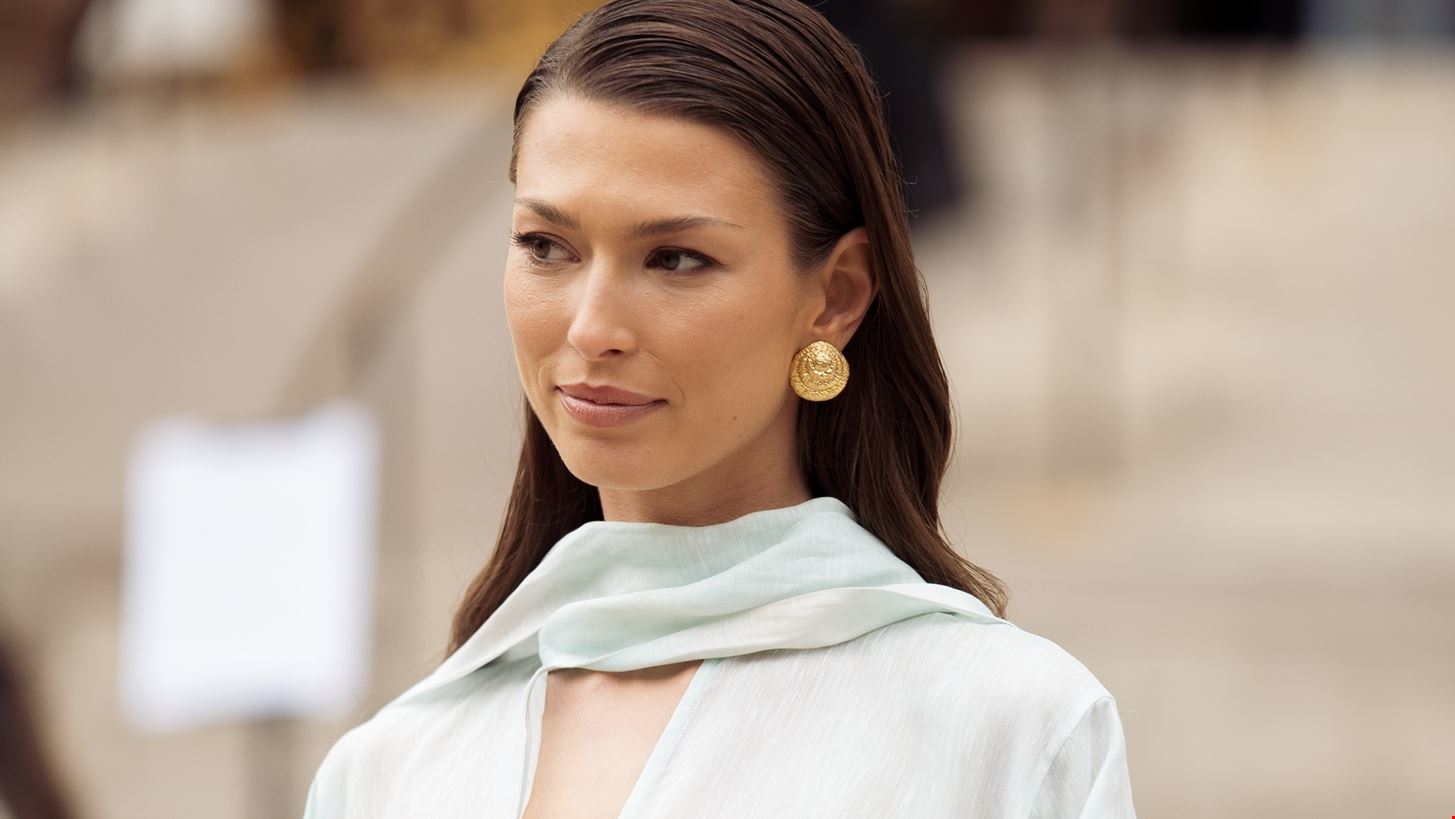 Κατά 1 δισεκατομμύριο δολάρια πλουσιότερη έγινε η Hailey Bieber μετά την εξαγορά της Rhode από την e.l.f. Beauty - εικόνα 2