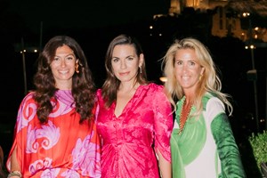 Ιστορική φωτογραφία | Ο πατέρας της σχεδιάστριας Themis Z ήταν ιδιοκτήτης του θρυλικού 9+9 στο Παγκράτι - εικόνα 1