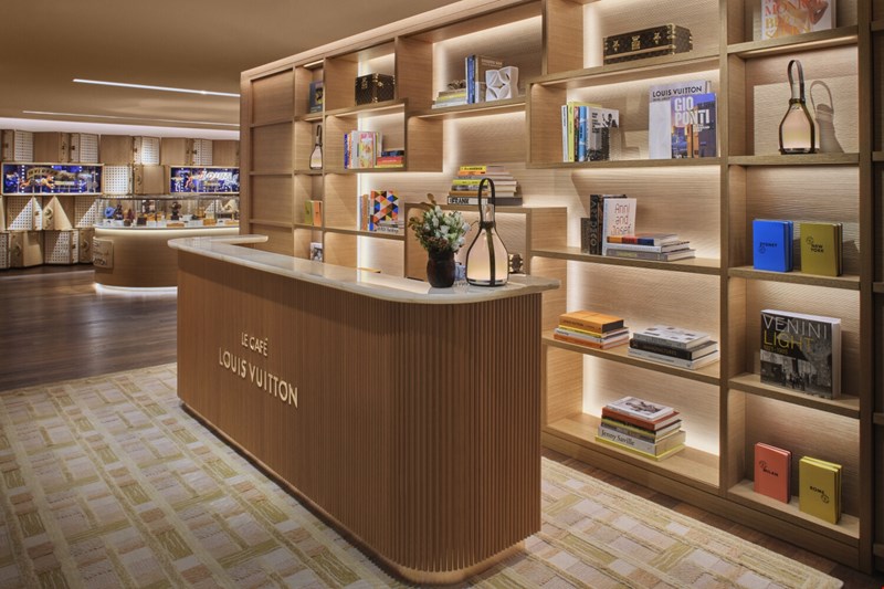 LOUIS VUITTON