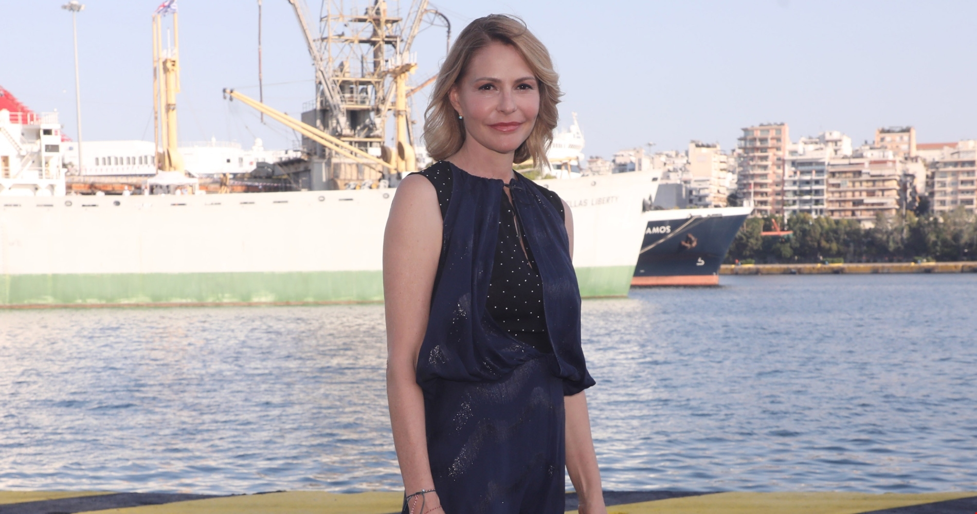 Η Τζένη Μπαλατσινού φωτογραφίζει την ανανεωμένη τραπεζαρία του σπιτιού της στην Πάτμο | Το item που πρόσθεσε νησιώτικη αύρα - εικόνα 1