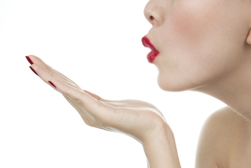 blow kiss