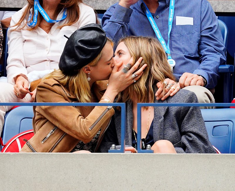 Cara Delevingne - Ashley Benson