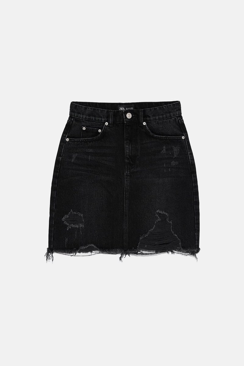 Μίνι φούστα Zara. Θα τη βρεις εδώ