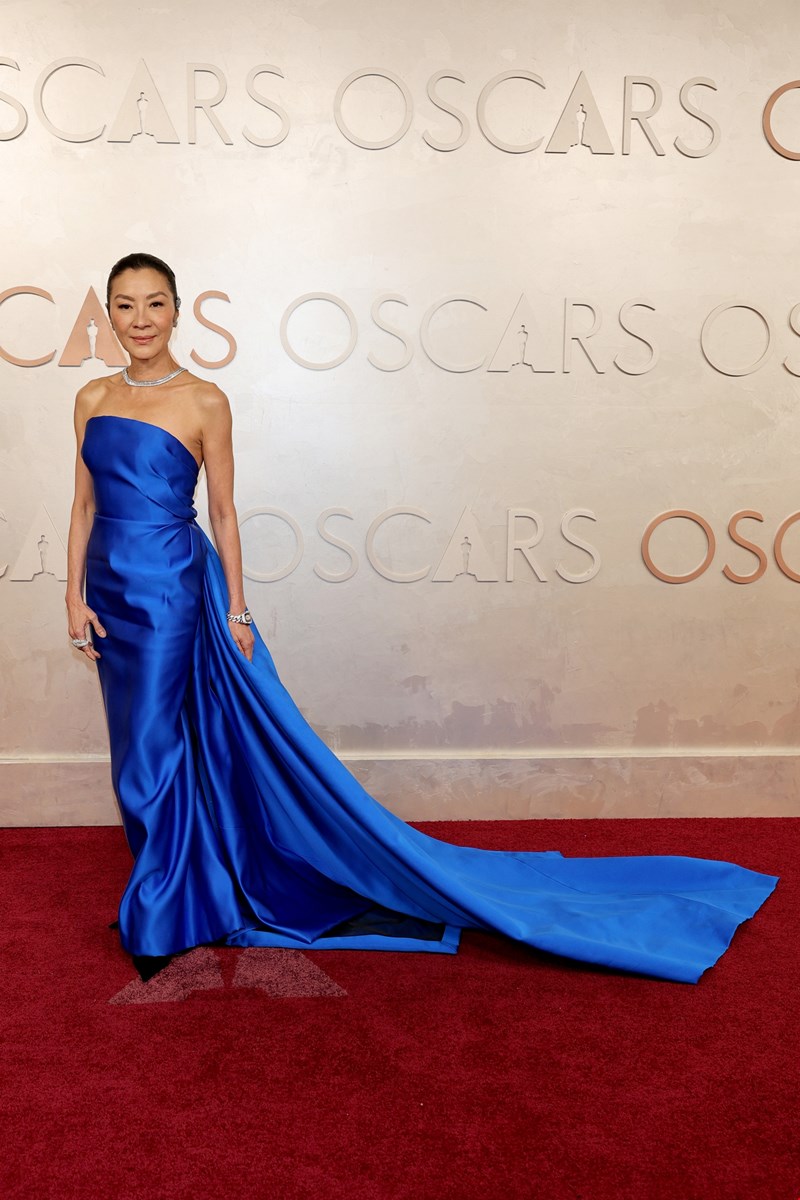 Η Michelle Yeoh με Balenciaga