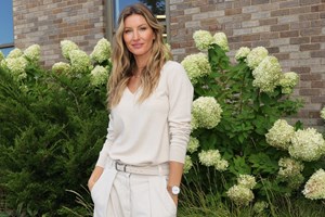 Η Gisele με το 8 μηνών μωρό και τον 15χρονο γιο της στο σπίτι της | Τα σπάνια οικογενειακά κλικ - εικόνα 1