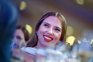Η Scarlett Johansson μιλά για τον άγνωστο δίδυμο αδερφό της - εικόνα 1