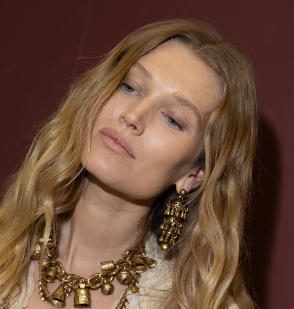 Cherry Makeup | Το πιο sexy μακιγιάζ του καλοκαιριού γίνεται μόνο με 2 προϊόντα - εικόνα 1