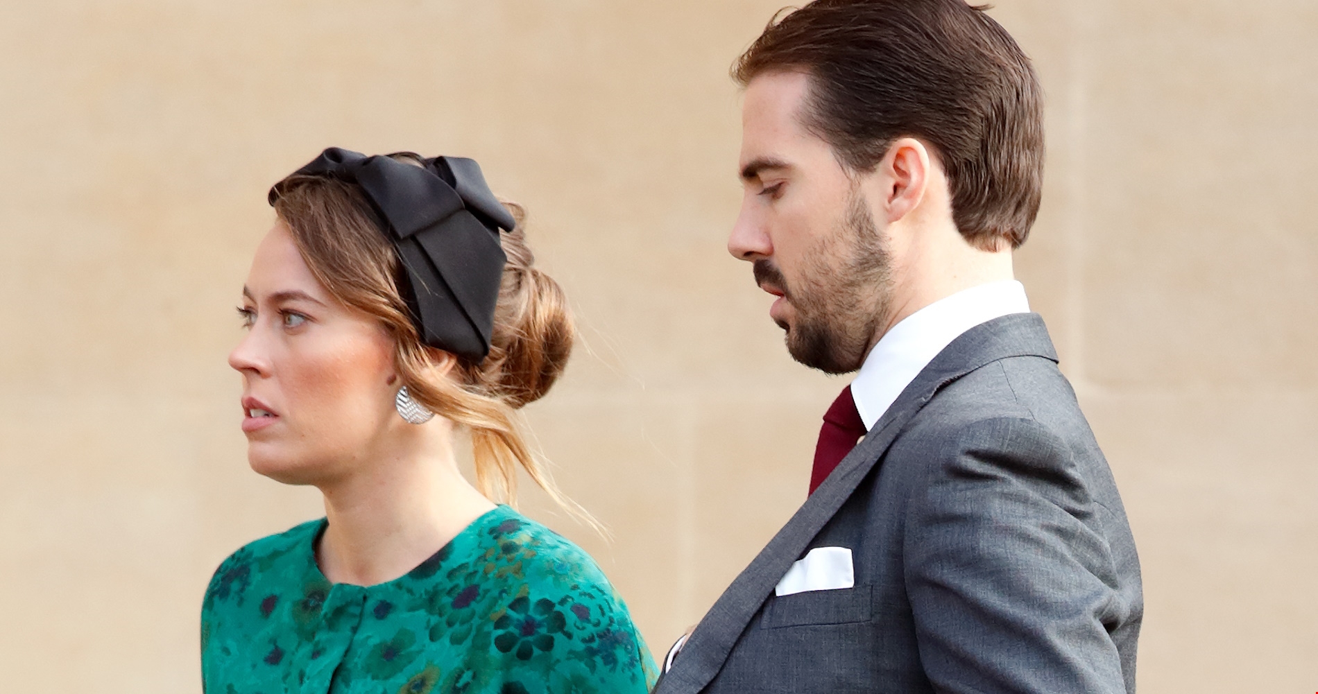 Nina Flohr | Mε φούστα του τένις και αντρικό πολυτελές sweater δίπλα στον Φίλιππο Ντε Γκρες