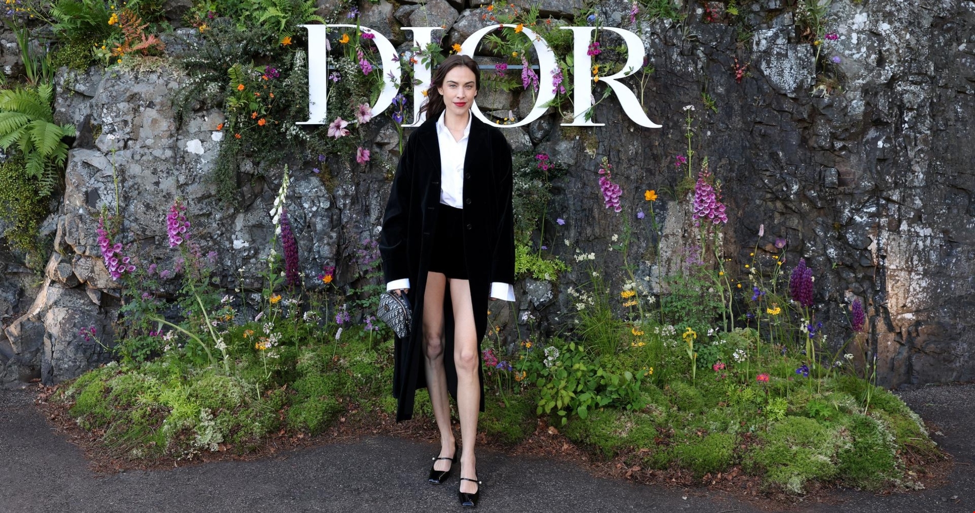 H Rihanna είναι το νέο πρόσωπο του αρώματος J' Adore - εικόνα 2