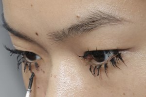 Αυτό το κλασικό λάθος στην εφαρμογή του concealer ίσως ευθύνεται για τους έντονους μαύρους κύκλους σου - εικόνα 2