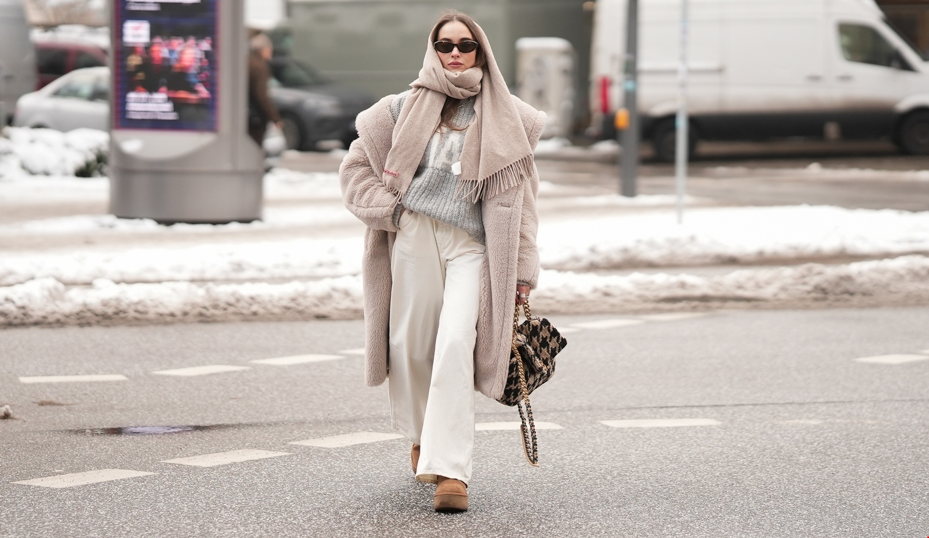 Το μάλλινο φούτερ από την Oysho που θα σε κρατάει πάντα ζεστή