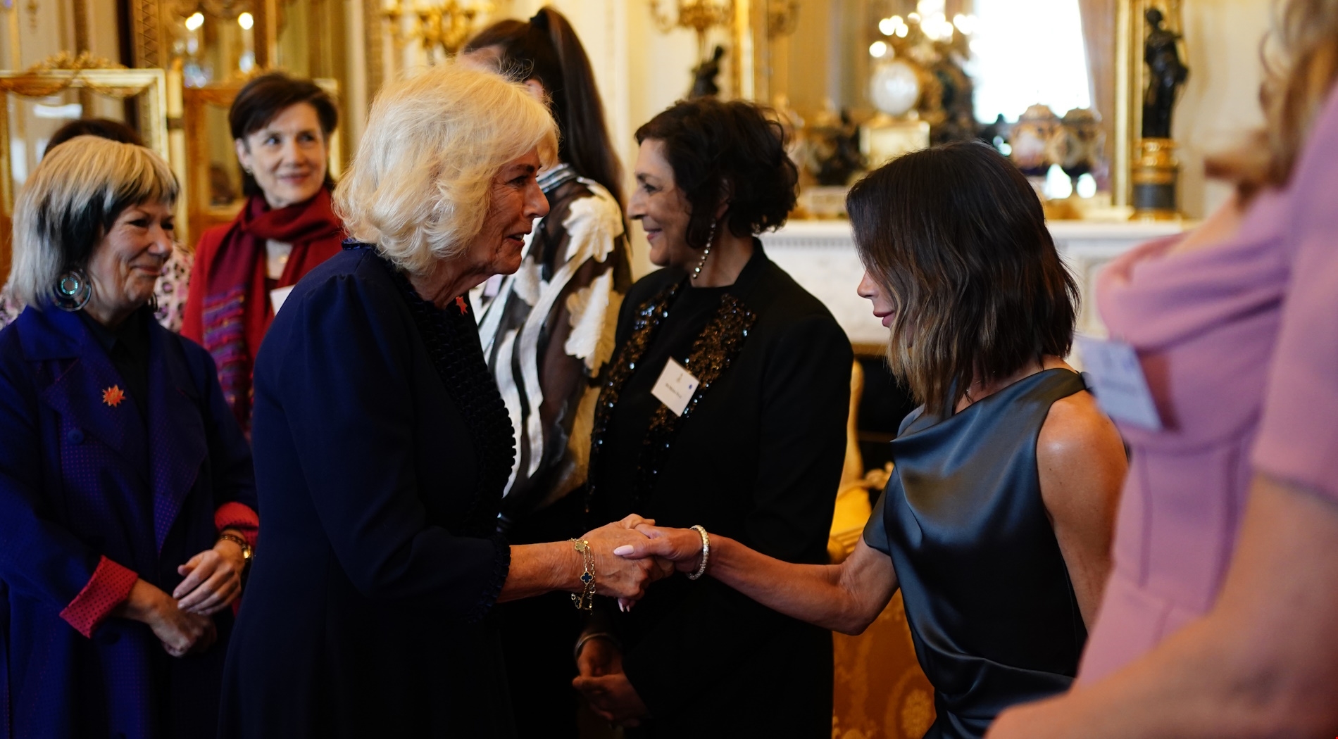 Family reunion για τη βασίλισσα Καμίλα, τον πρώην της σύζυγο και τα παιδιά τους - εικόνα 4