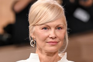 Τέλειες Μπούκλες Όσο Κοιμάσαι | Πώς θα δημιουργήσεις το πιο stylish και εύκολο χτένισμα - εικόνα 1