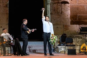 Όταν η Μιράντα Πατέρα πόζαρε με τις έφηβες κόρες της Αλεξάνδρα και Νταίζη Νίκα - εικόνα 2