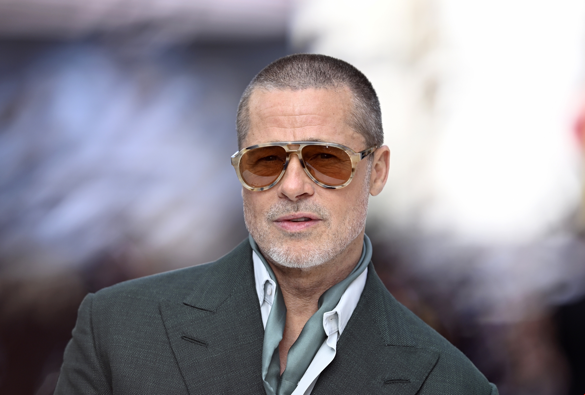 Πολύ δύσκολες ώρες για τον Brad Pitt | Έφυγε από τη ζωή η μητέρα του - εικόνα 1