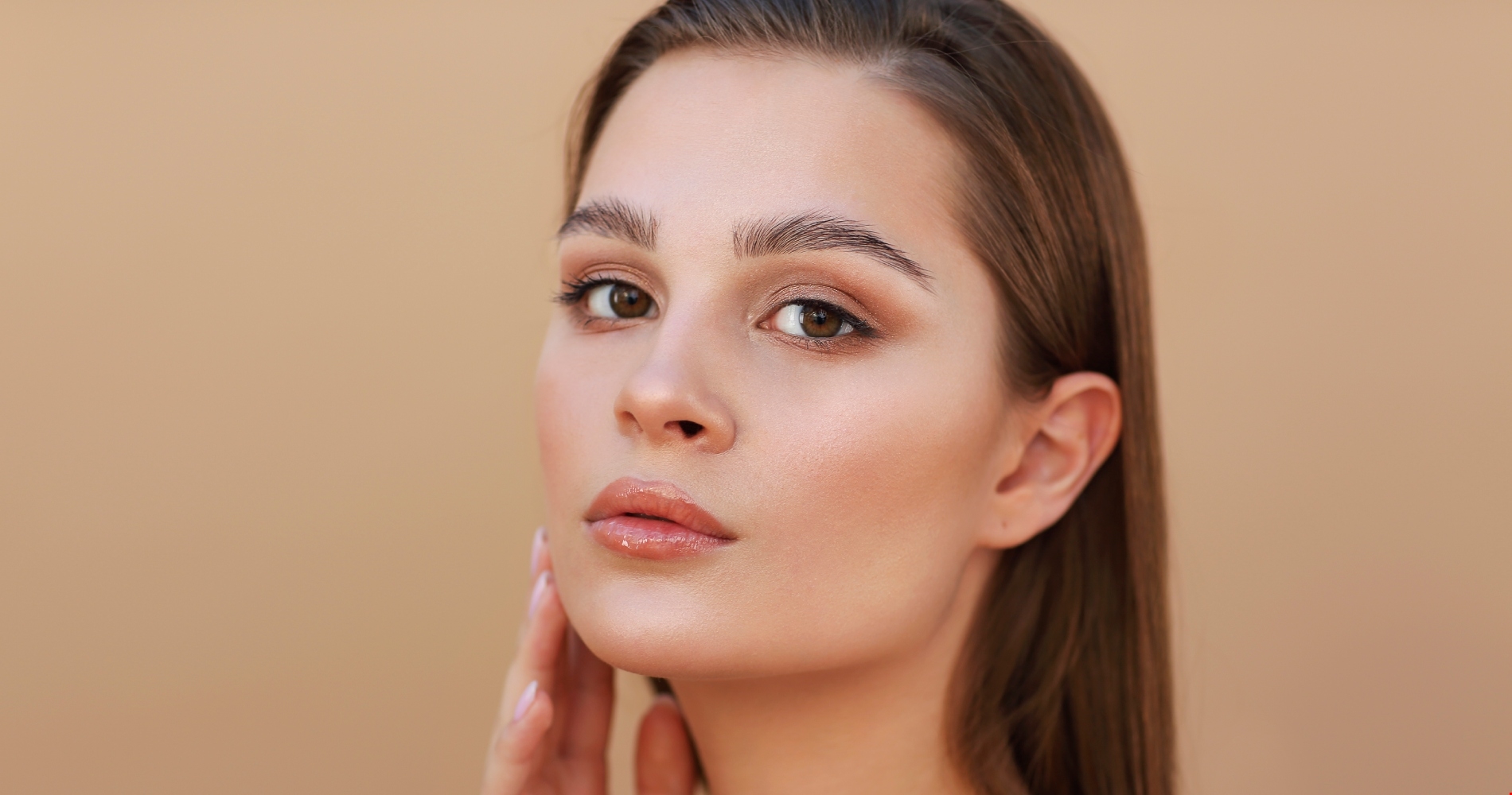 Πώς θα δημιουργήσεις το πιο iconic καλοκαιρινό μακιγιάζ με δύο προϊόντα σύμφωνα με τη Hailey Bieber - εικόνα 2