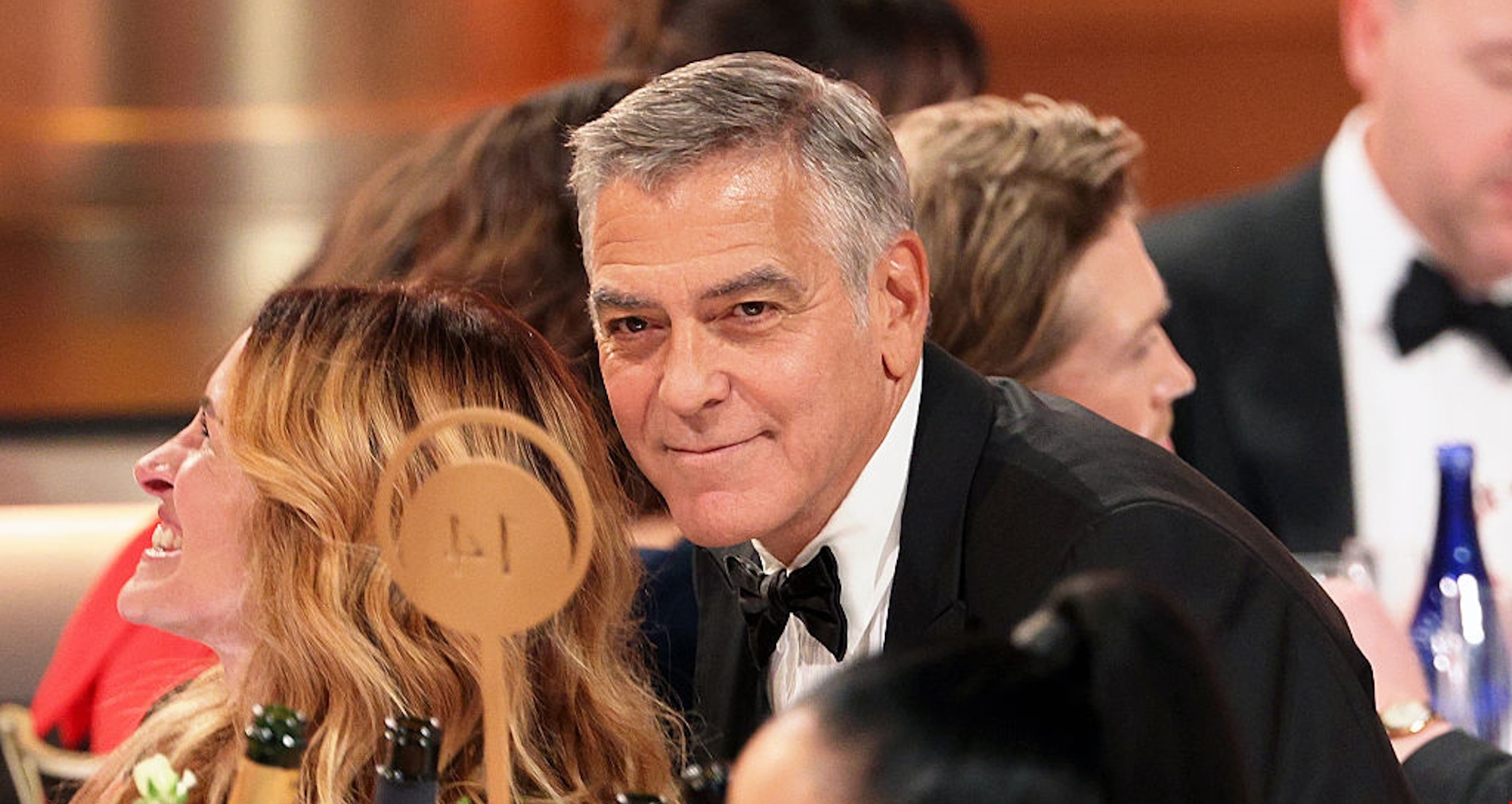 Απίστευτος ο George Clooney χρησιμοποίησε τις Χρυσές Σφαίρες για να γιορτάσει τη γαλλική του υπηκοότητα