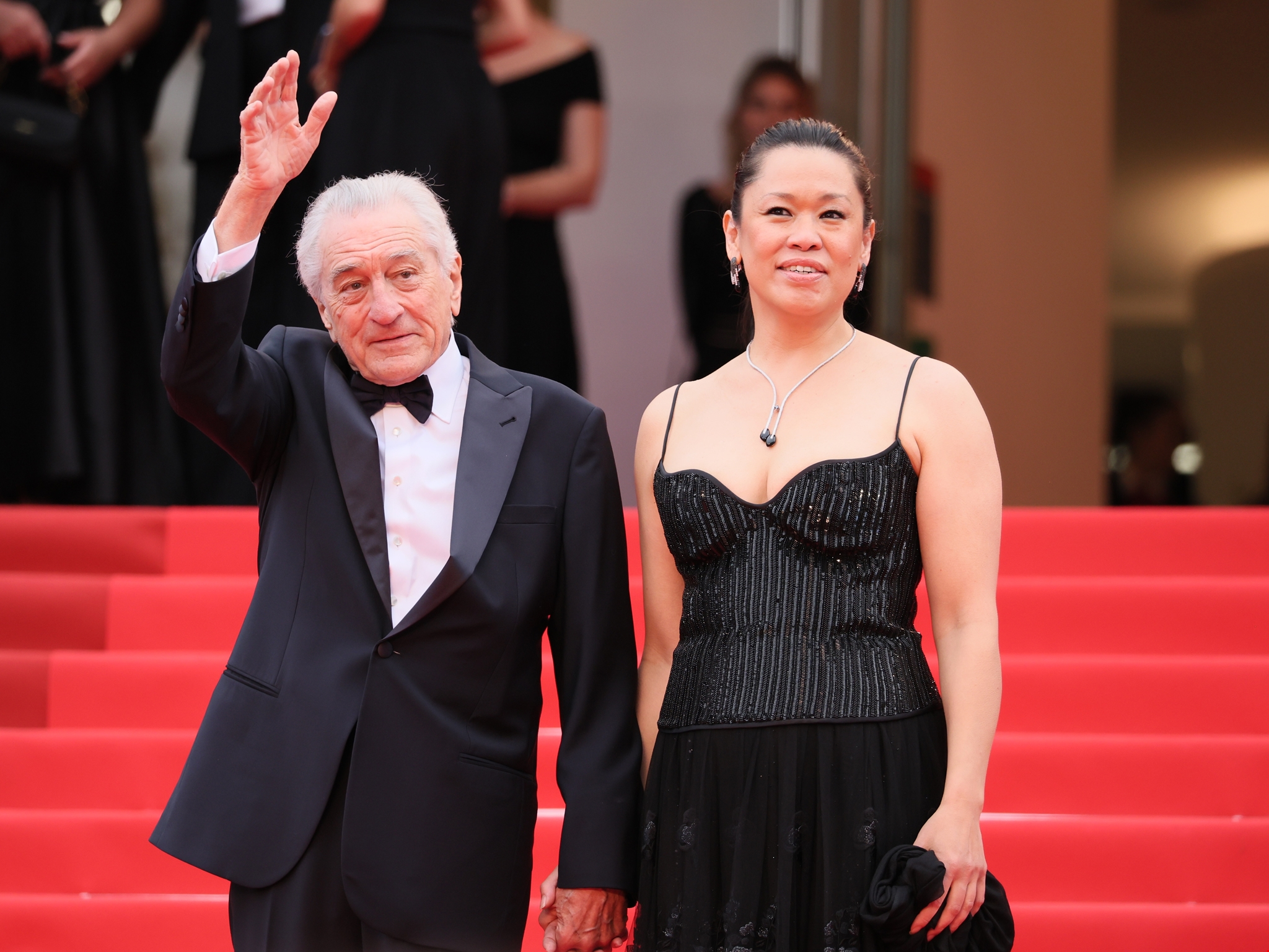 78ο Φεστιβάλ Καννών | Η σπάνια εμφάνιση του Robert De Niro με τη σύντροφό του και τη ανήλικη κόρη του, Helen Grace