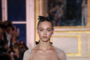 Αυτό το κλασικό λάθος στην εφαρμογή του concealer ίσως ευθύνεται για τους έντονους μαύρους κύκλους σου - εικόνα 1