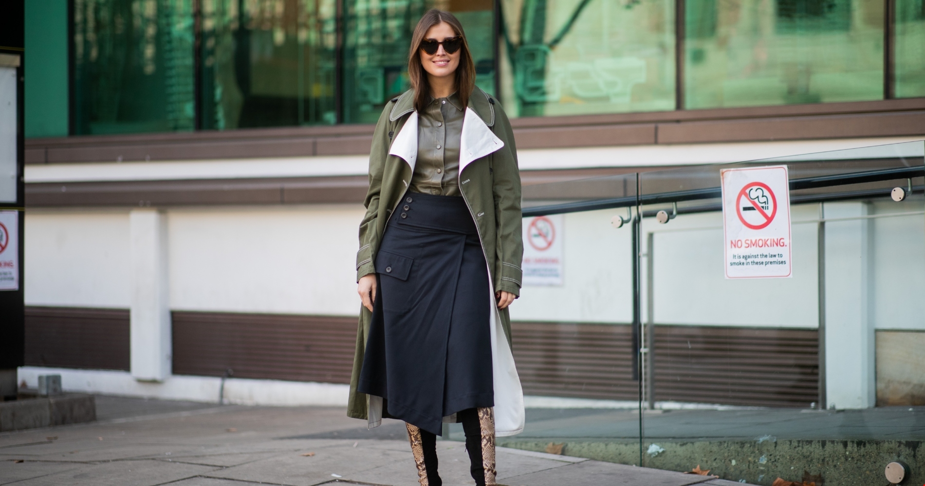 Η Έλλη Στάη με λευκό κοστούμι που έχει φορέσει ξανά σε βραδινή έξοδο - εικόνα 3