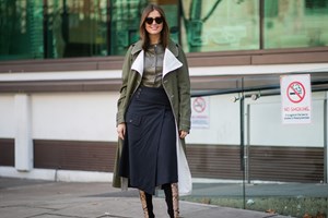 Η Έλλη Στάη με λευκό κοστούμι που έχει φορέσει ξανά σε βραδινή έξοδο - εικόνα 3