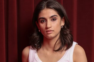 Ariane Labed | Πώς μπορείς να τη ρωτήσεις ό,τι θέλεις για τη νέα της ταινία September Says - εικόνα 2