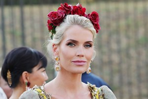 Lady Eliza Spencer | Η ανιψιά της πριγκίπισσας Diana αρραβωνιάστηκε στη Σαντορίνη - εικόνα 1