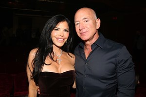 Lauren Sanchez | Χωρίς τον Jeff Bezos στην πρώτη δημόσια εμφάνιση μετά τον γάμο - υπερπαραγωγή στη Βενετία - εικόνα 4