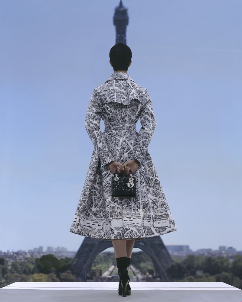 DIOR AW23 LADY DIOR TOUR EIFFEL