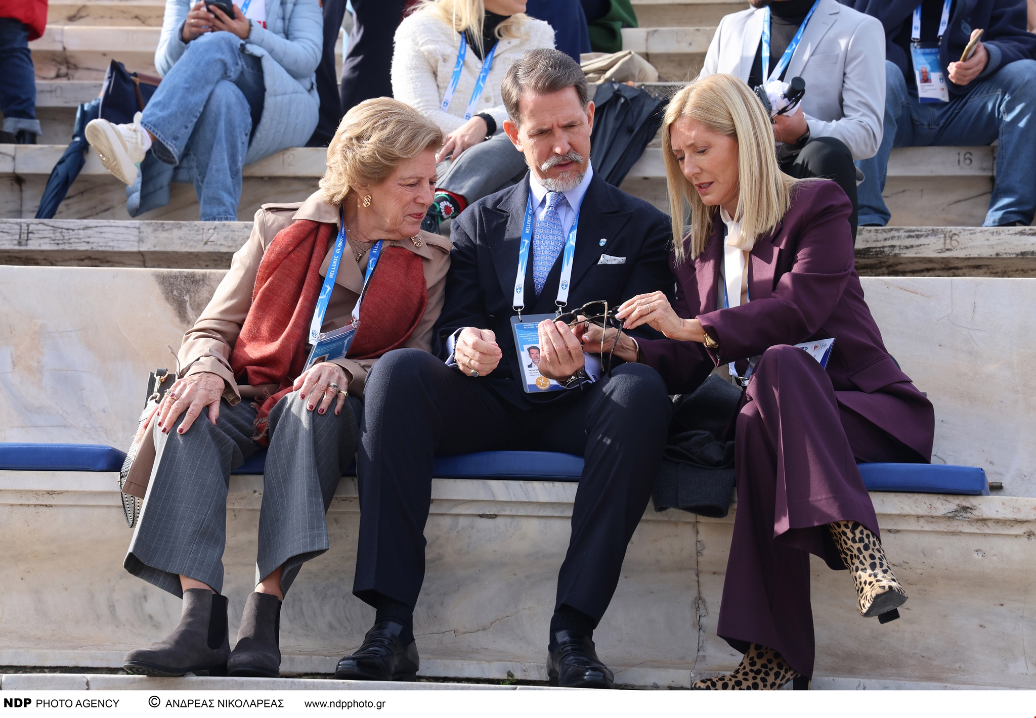 Marie Chantal | Με μπορντό κοστούμι και λεοπάρ μποτάκια στο Καλλιμάρμαρο