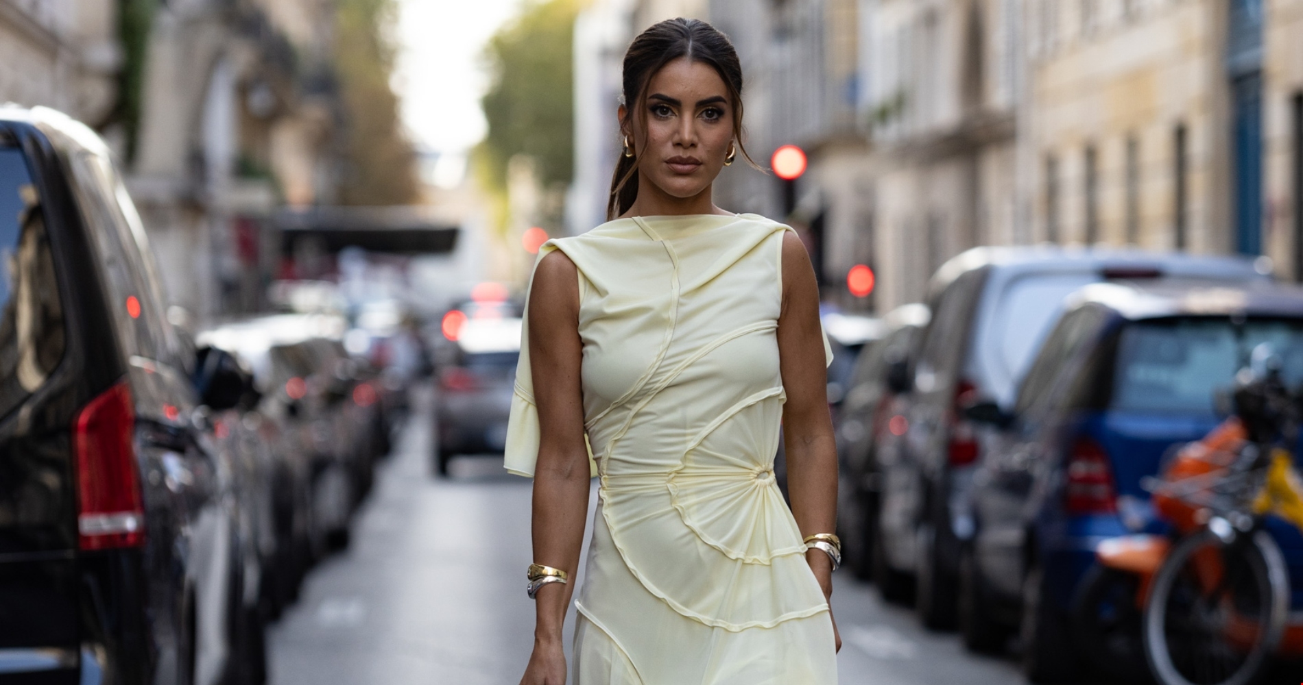 Αυτό το πουά halter φόρεμα είναι η διαχρονικά κομψή πρόταση για occasion εμφανίσεις - εικόνα 1