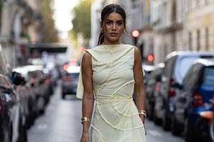 Αυτό το ριγέ σεμιζιέ φόρεμα από τη Mango είναι η elegant και δροσερή πρόταση για καλοκαιρινές εμφανίσεις στο γραφείο - εικόνα 2