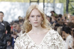 5 ολοκαίνουρια πολυτελή αρώματα που θα ταξιδέψουν τις αισθήσεις σου - εικόνα 1