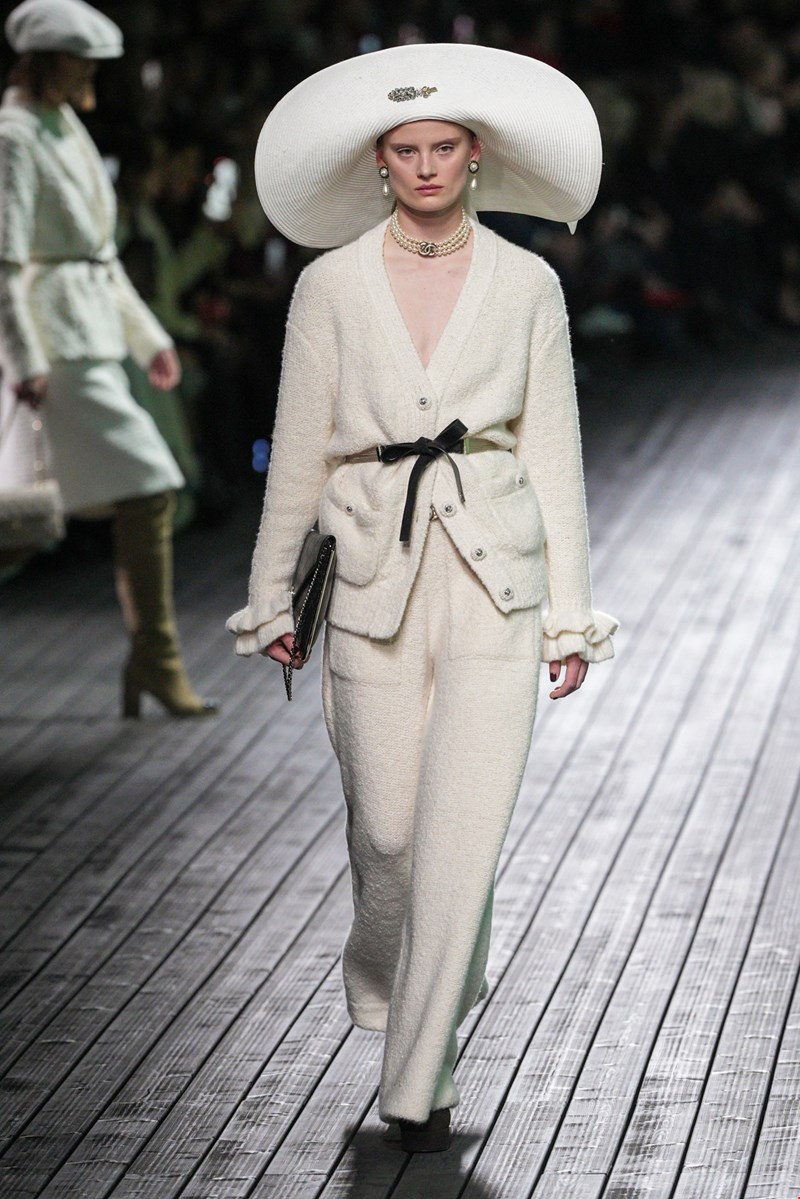 Chanel F24