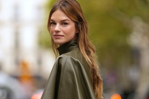 Το έξυπνο trick στο μακιγιάζ που φωτίζει αυτομάτως το βλέμμα - εικόνα 1