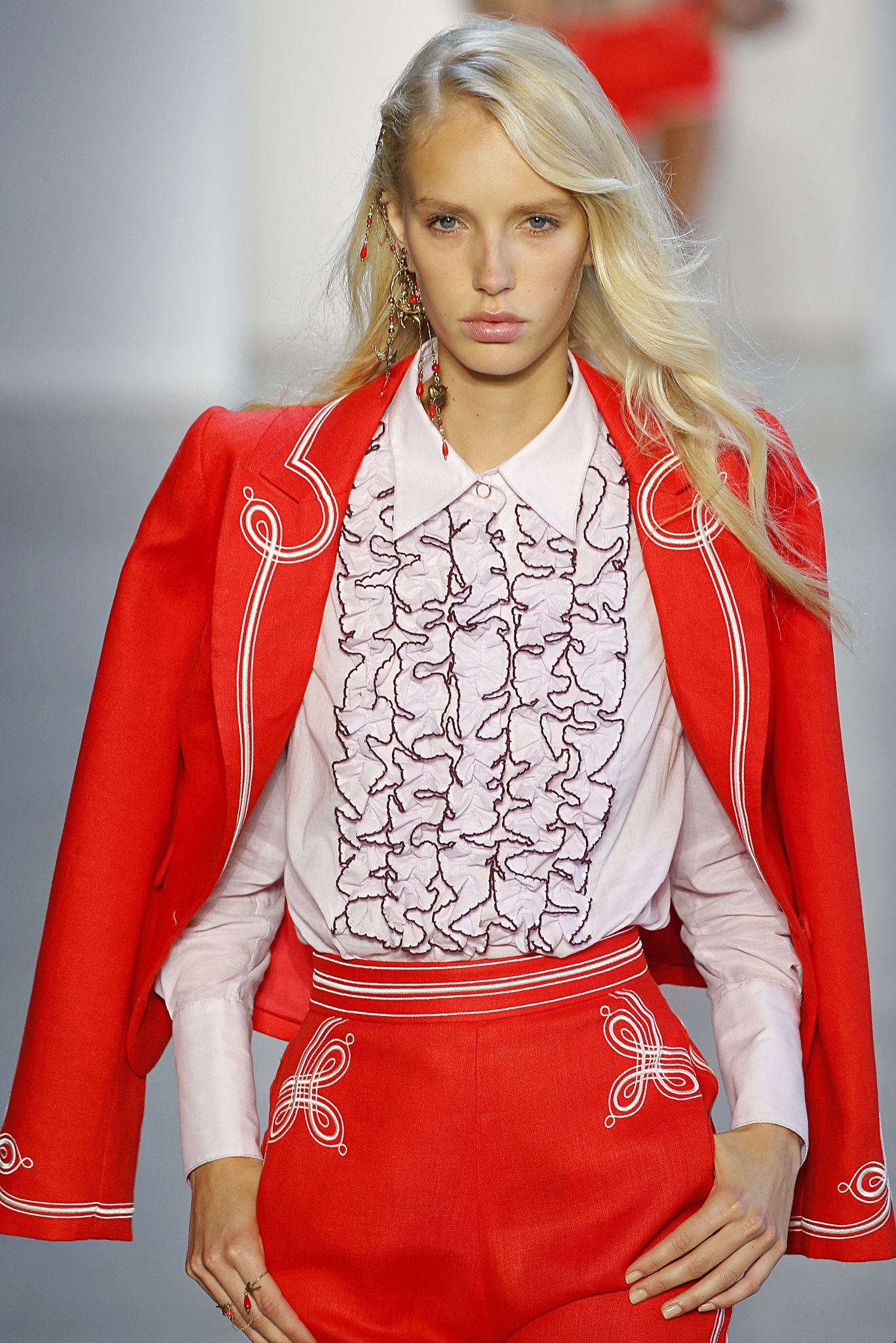 Πώς θα προστατεύσεις αποτελεσματικά τα βαμμένα σου μαλλιά στις καλοκαιρινές διακοπές - εικόνα 2