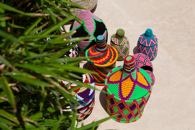 Μαροκινά καλάθια: Η τάση που θα ζωντανέψει το σπίτι σου φέτος το καλοκαίρι