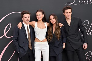 Η Victoria Beckham υποδέχεται τη νέα χρονιά με στιλ και αυτοπεποίθηση - εικόνα 1