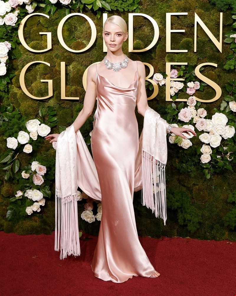 Η Anya Taylor-Joy με archival Christian Dior